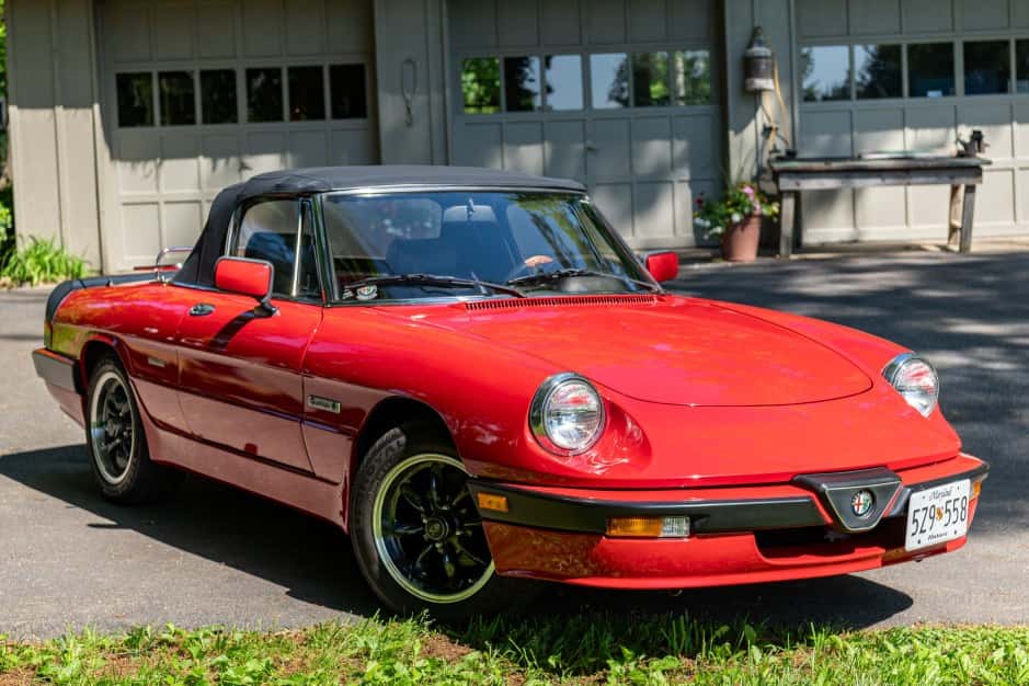 1989 Alfa Romeo 105/115 Spider Series 3 sold for $23,500