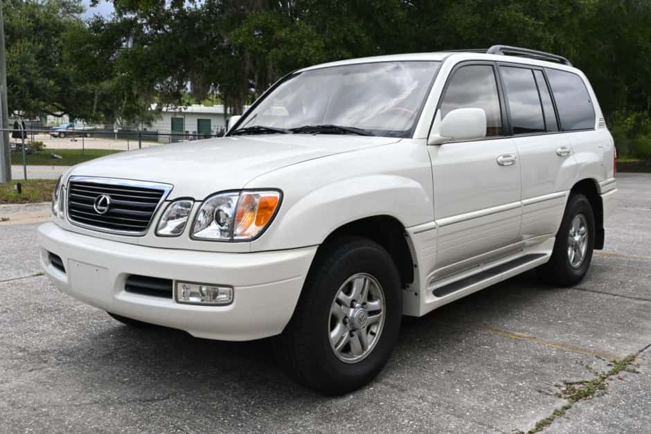 2001 Lexus LX470 sold for $24,750