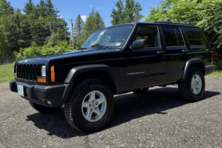 2000 Jeep XJ Cherokee sold for $8,500