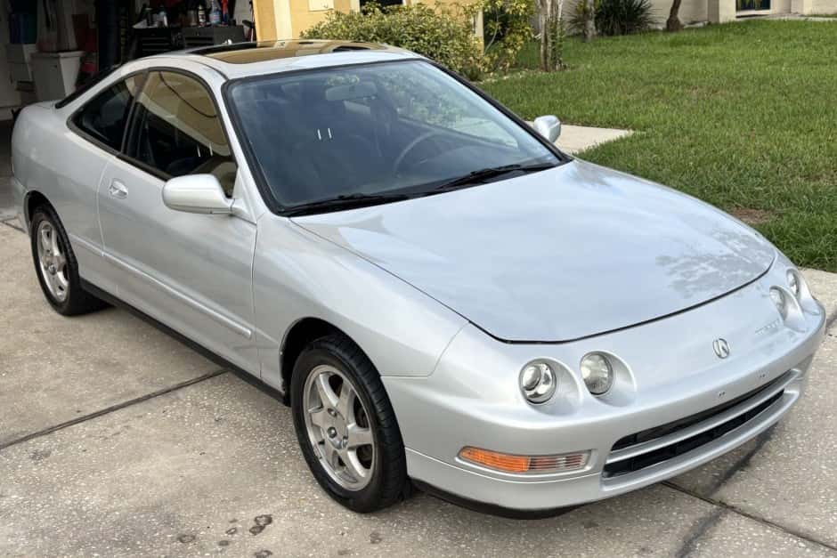1997 Acura Integra sold for $10,300