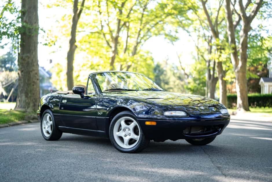 1996 Mazda NA MX-5 Miata sold for $17,727