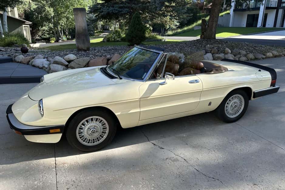1985 Alfa Romeo 105/115 Spider Series 3 sold for $10,750