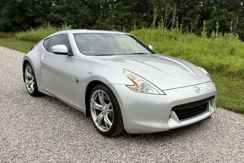 2009 Nissan 370Z sold for $13,600
