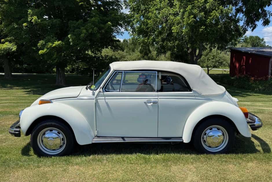 1978 Volkswagen Super Beetle sold for $8,100