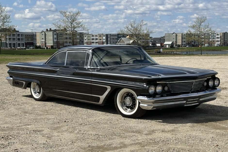 1960 Pontiac Catalina sold for $38,000
