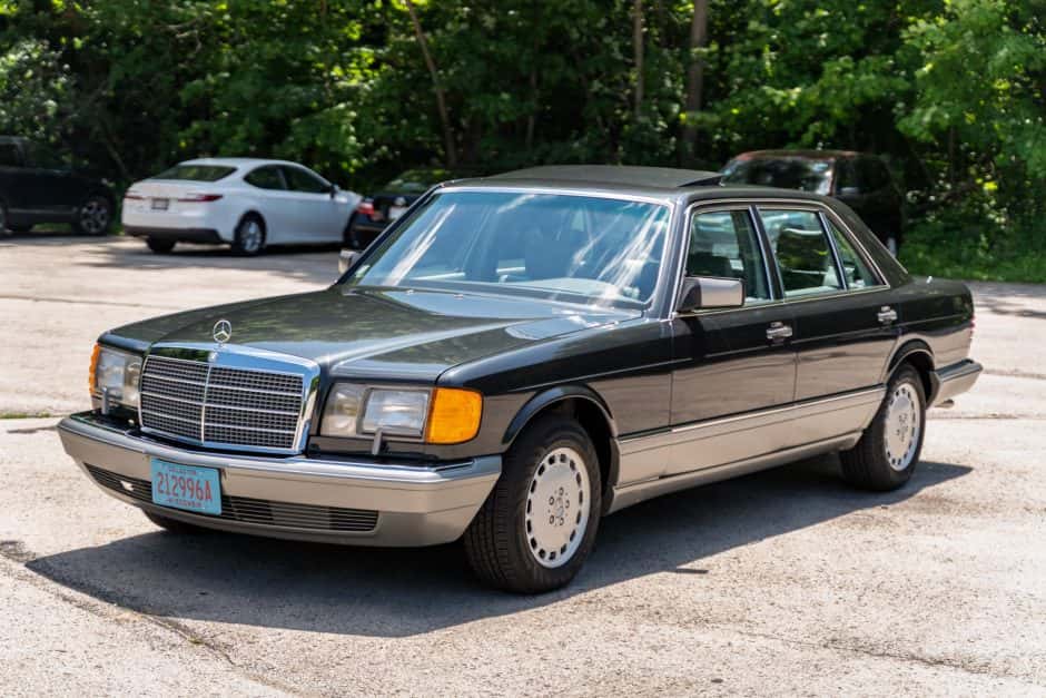 1986 Mercedes-Benz W126 S-Class sold for $18,500