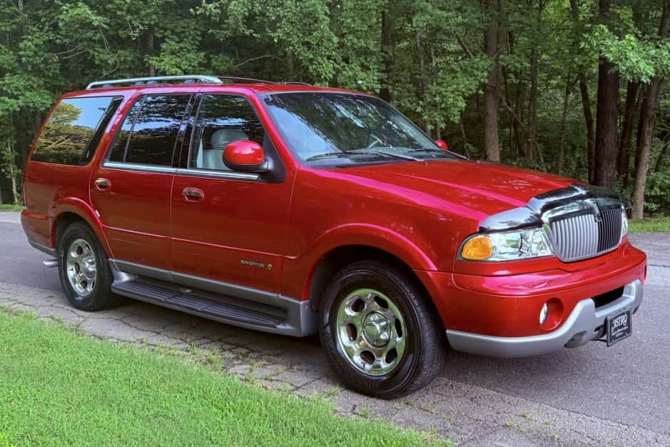 2002 Lincoln Navigator sold for $14,800