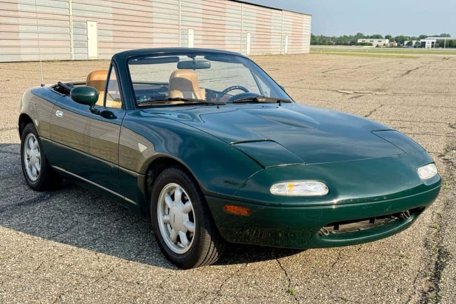 1991 Mazda NA MX-5 Miata sold for $7,100