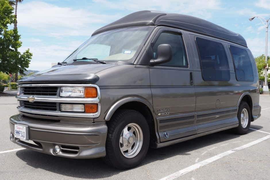 1999 Chevrolet Express sold for $17,000