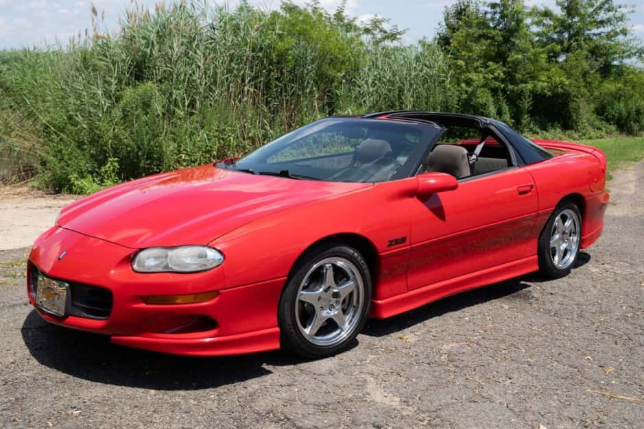 2000 Chevrolet Camaro 4th Generation 1993-2002 sold for $13,300