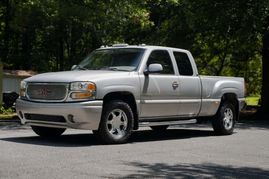 2004 GMC Sierra (GMT800 1999-2007) sold for $17,000