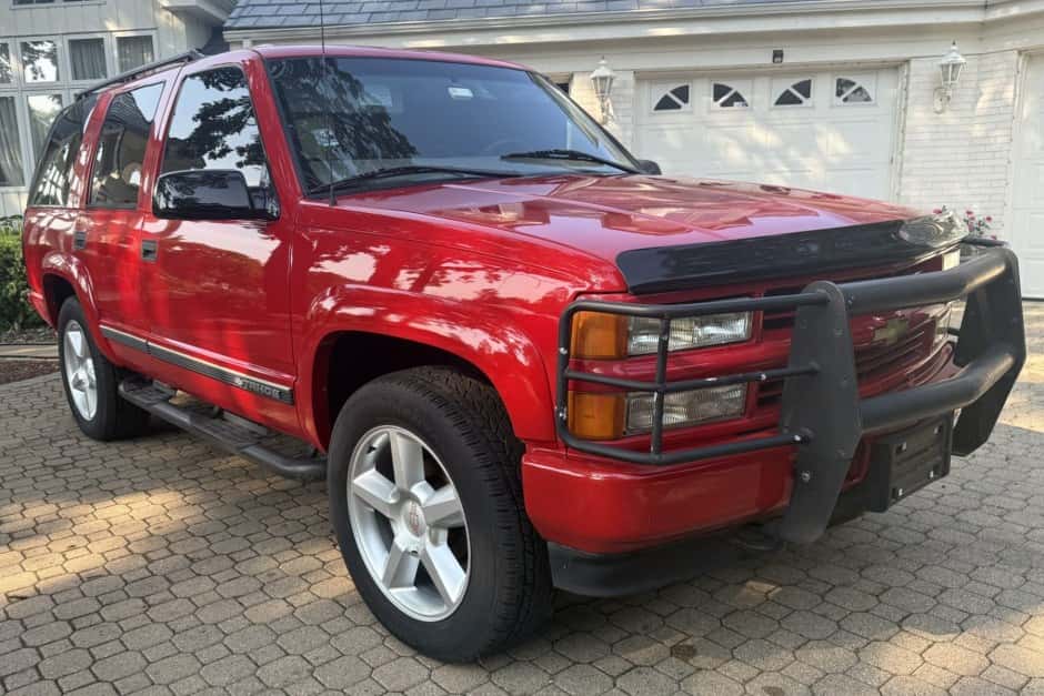 2000 Chevrolet Tahoe GMT400 sold for $7,400