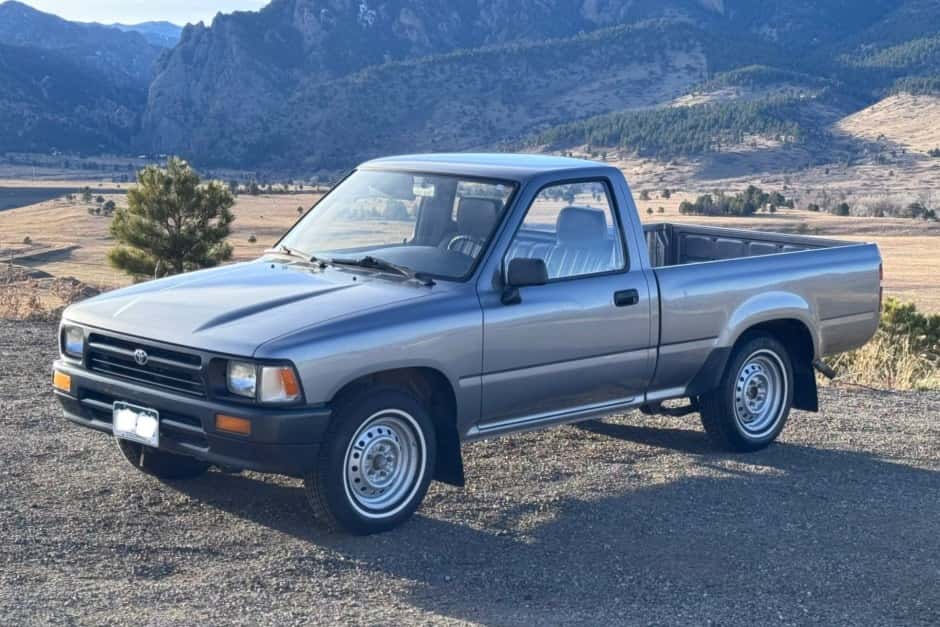 1993 Toyota Pickup (N80/90/100/110 1989-1997) sold for $12,750