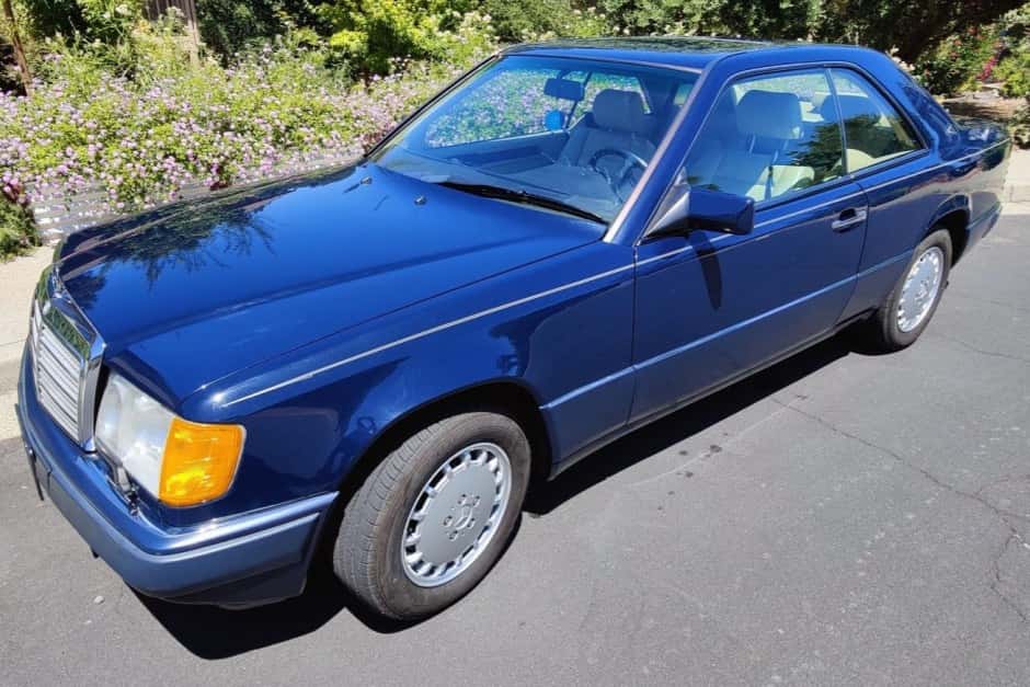 1992 Mercedes-Benz W124 E-Class sold for $10,000