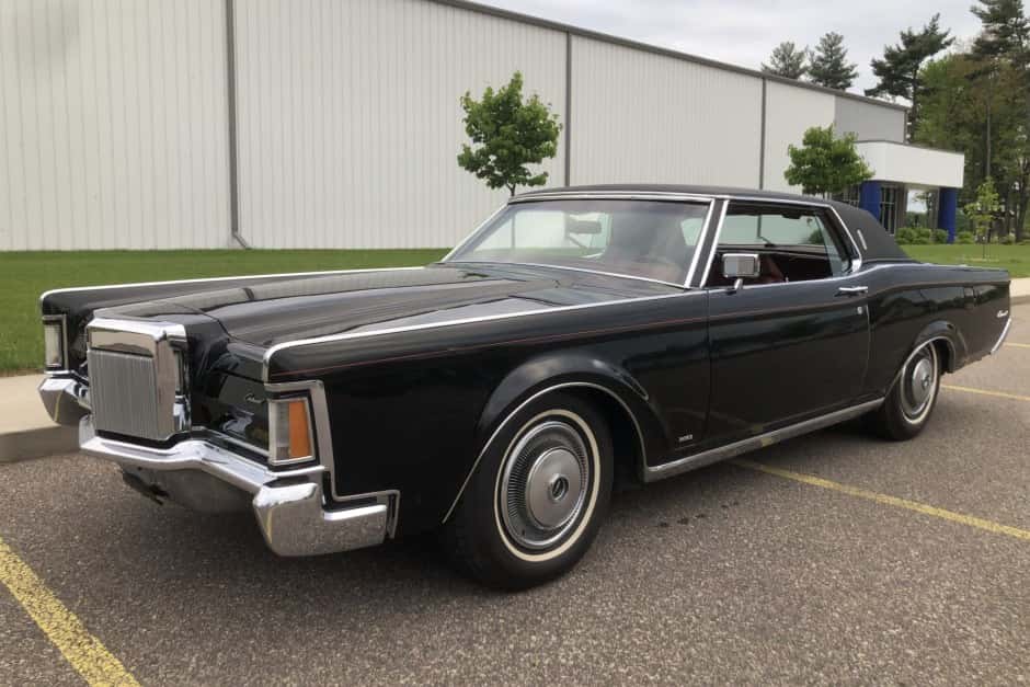 1971 Lincoln Continental Mark III (1969-1971) sold for $8,600