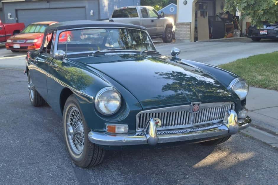 1963 MG MGB sold for $5,800