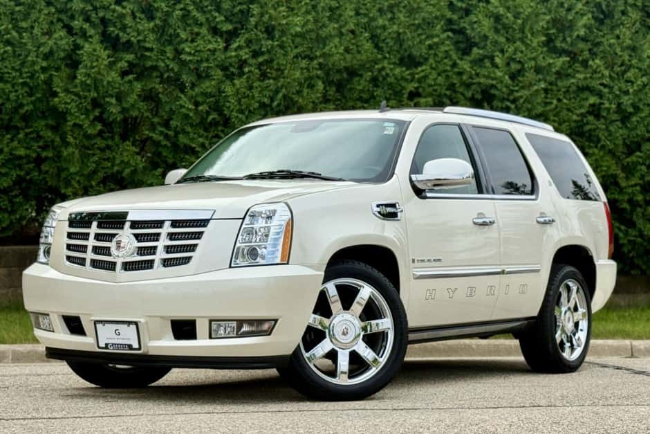 2009 Cadillac Escalade & EXT GMT900 (2007-2014) sold for $18,000