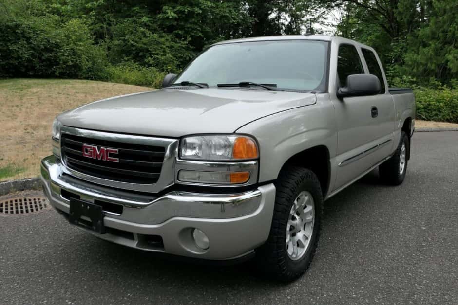 2006 GMC Sierra (GMT800 1999-2007) sold for $8,800
