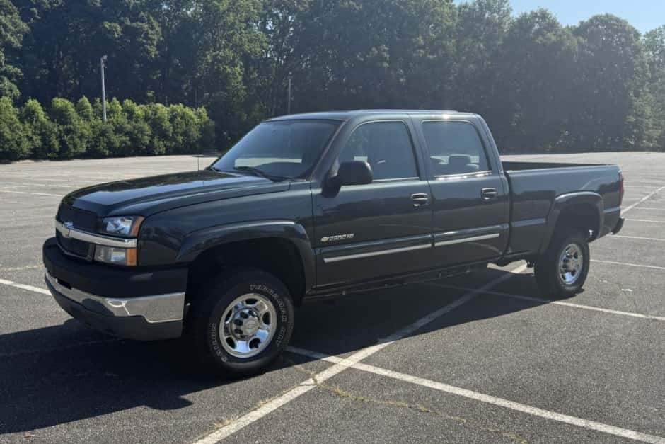 2004 Chevrolet Silverado GMT800 Heavy Duty (2000-2007) sold for $12,250