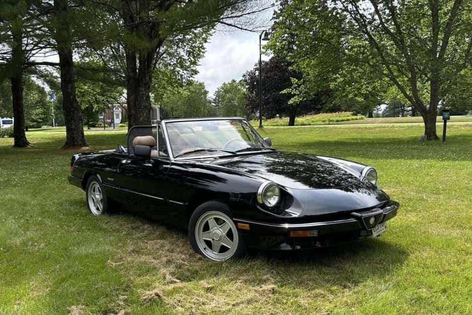 1990 Alfa Romeo 105/115 Spider Series 4 sold for $6,100