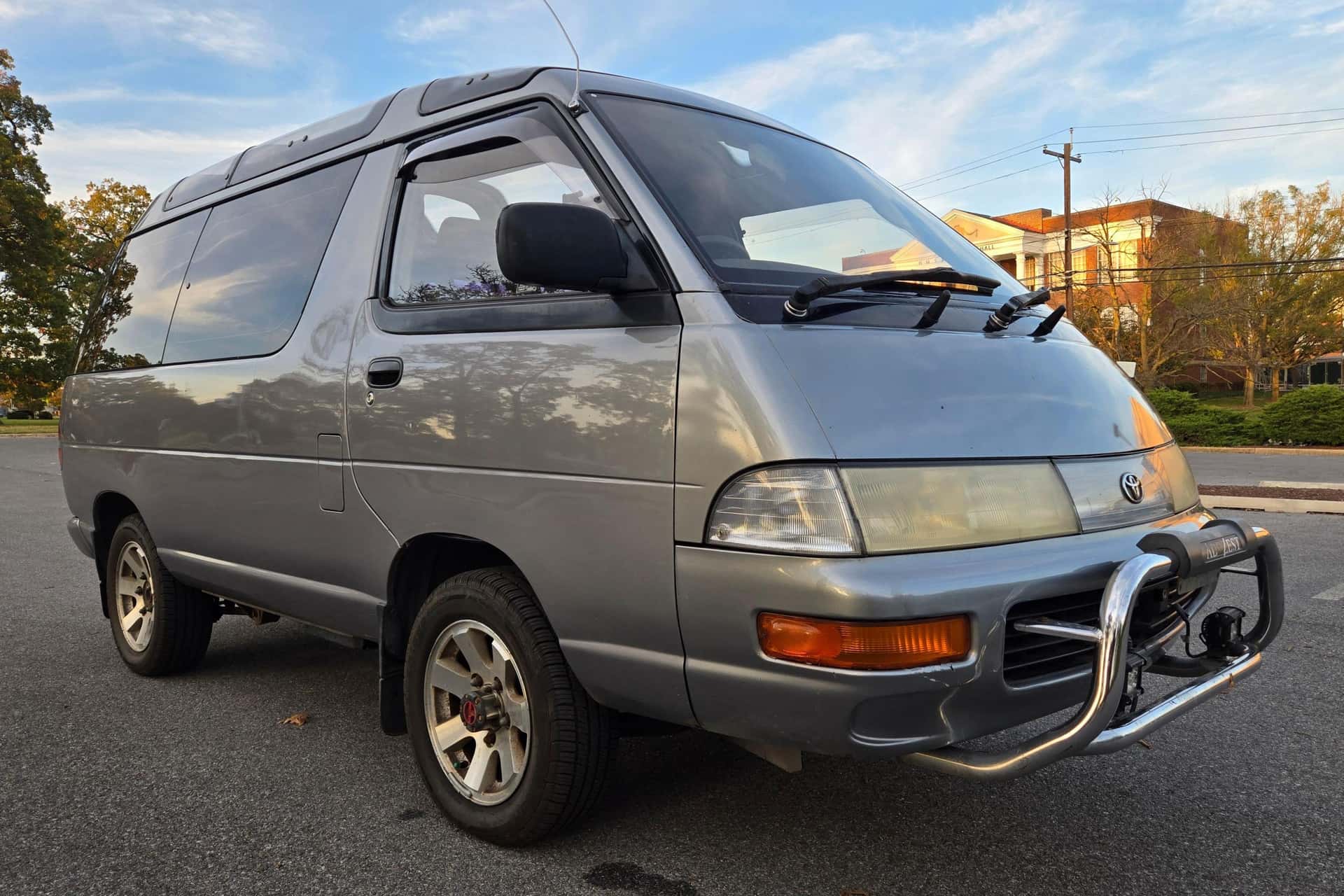 1993 Toyota TownAce sold for $6,866