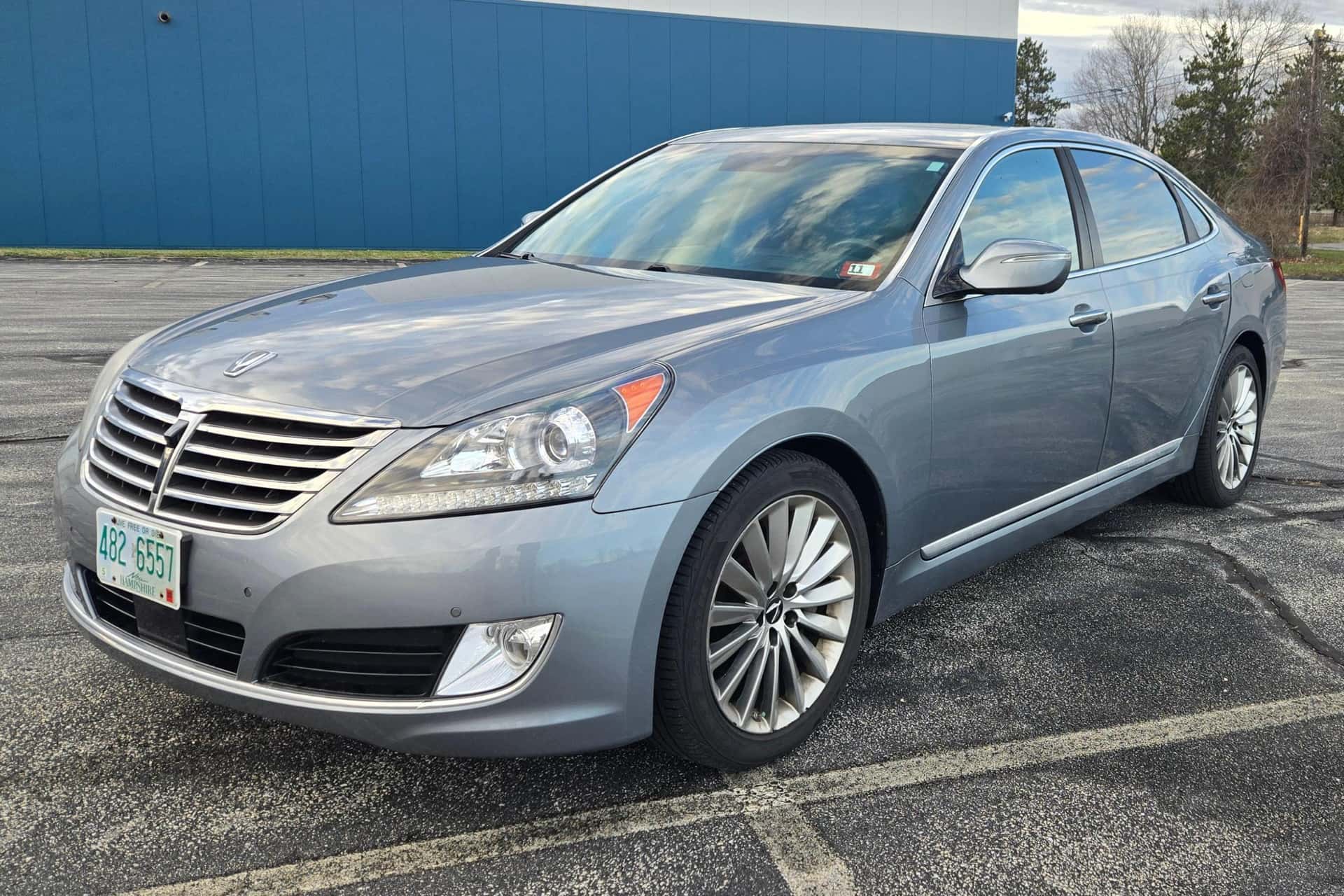 2014 Hyundai Equus sold for $7,143