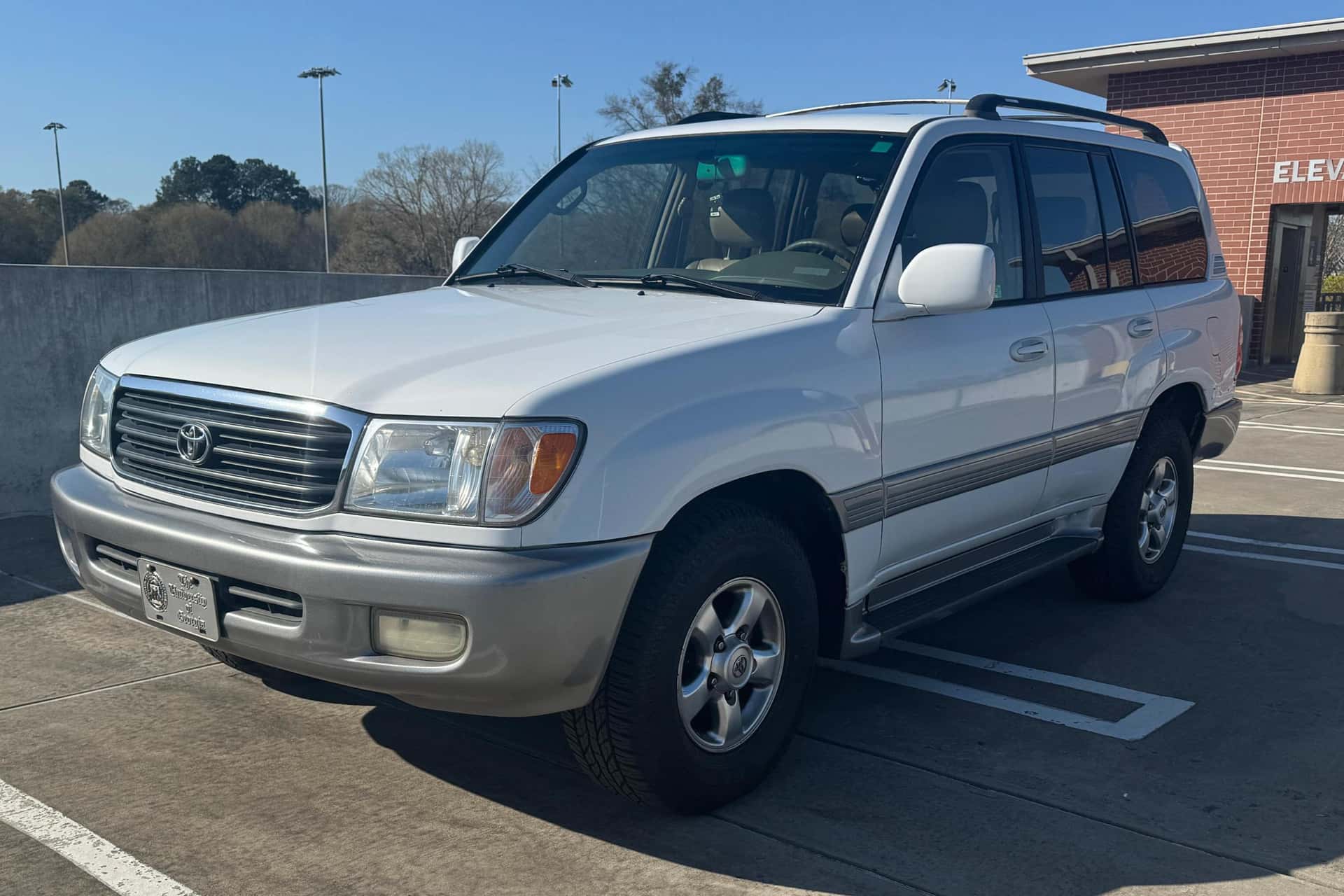 2001 Toyota Land Cruiser sold for $7,500