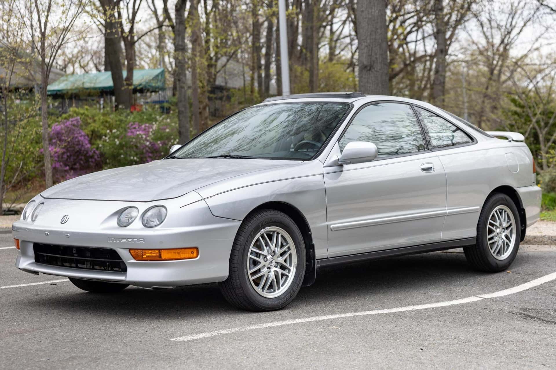 1998 Acura Integra sold for $7,100