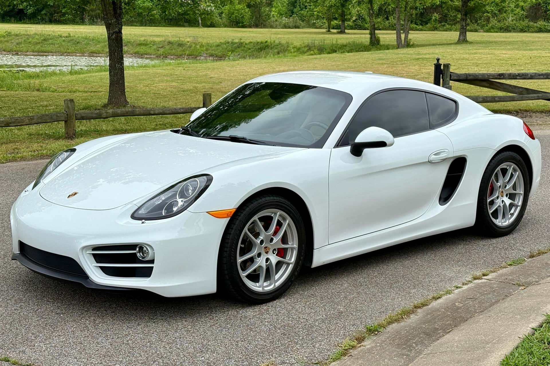 2014 Porsche 981 Cayman sold for $40,981