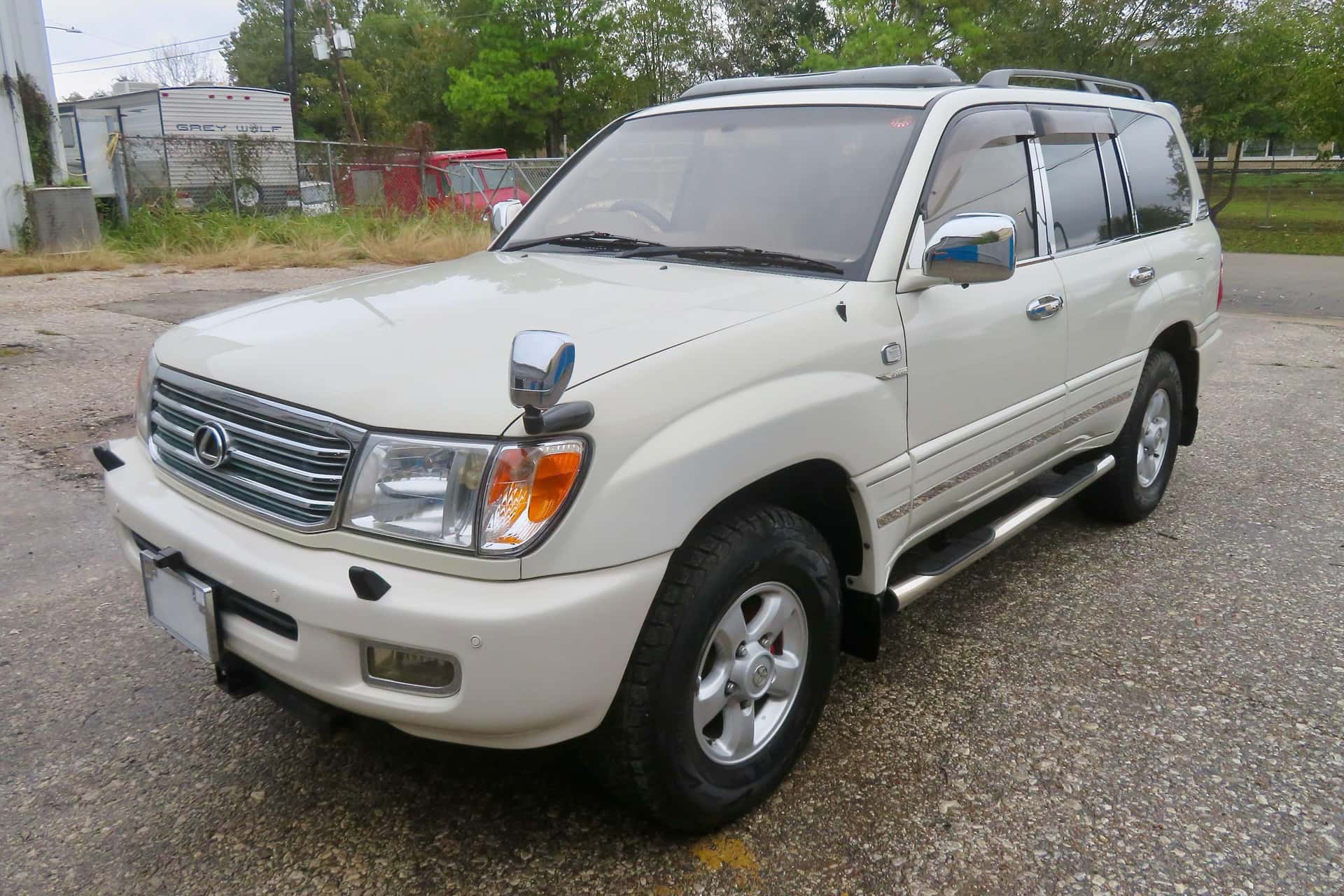 1998 Toyota Land Cruiser sold for $8,800