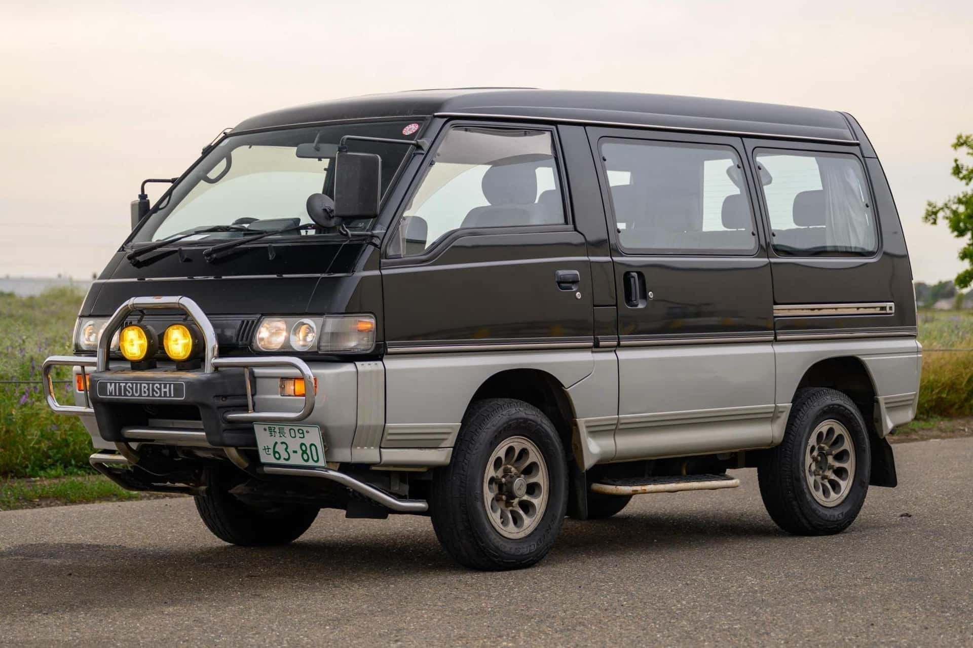 1996 Mitsubishi Delica sold for $9,601