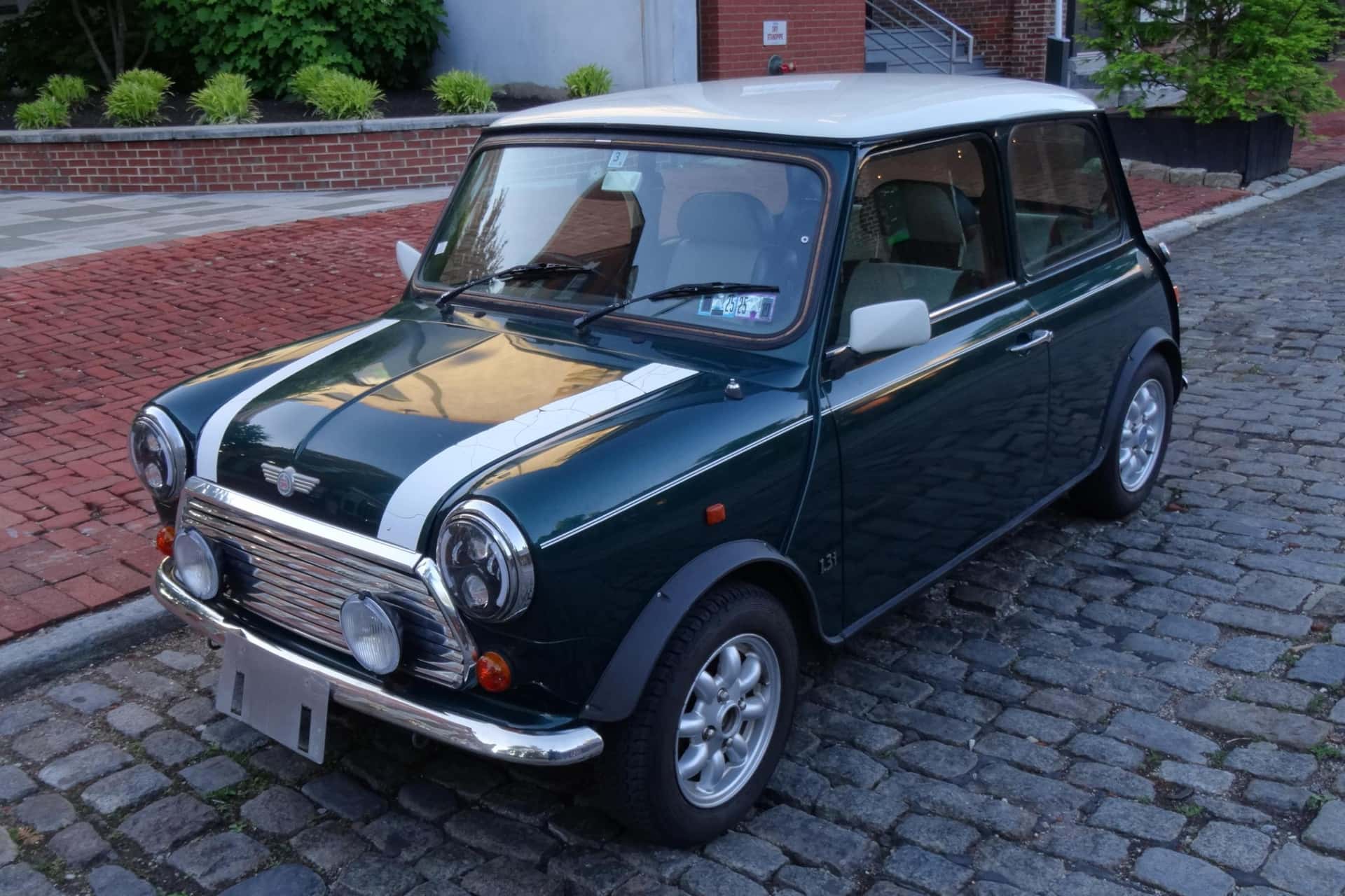 1996 Rover Mini sold for $12,121