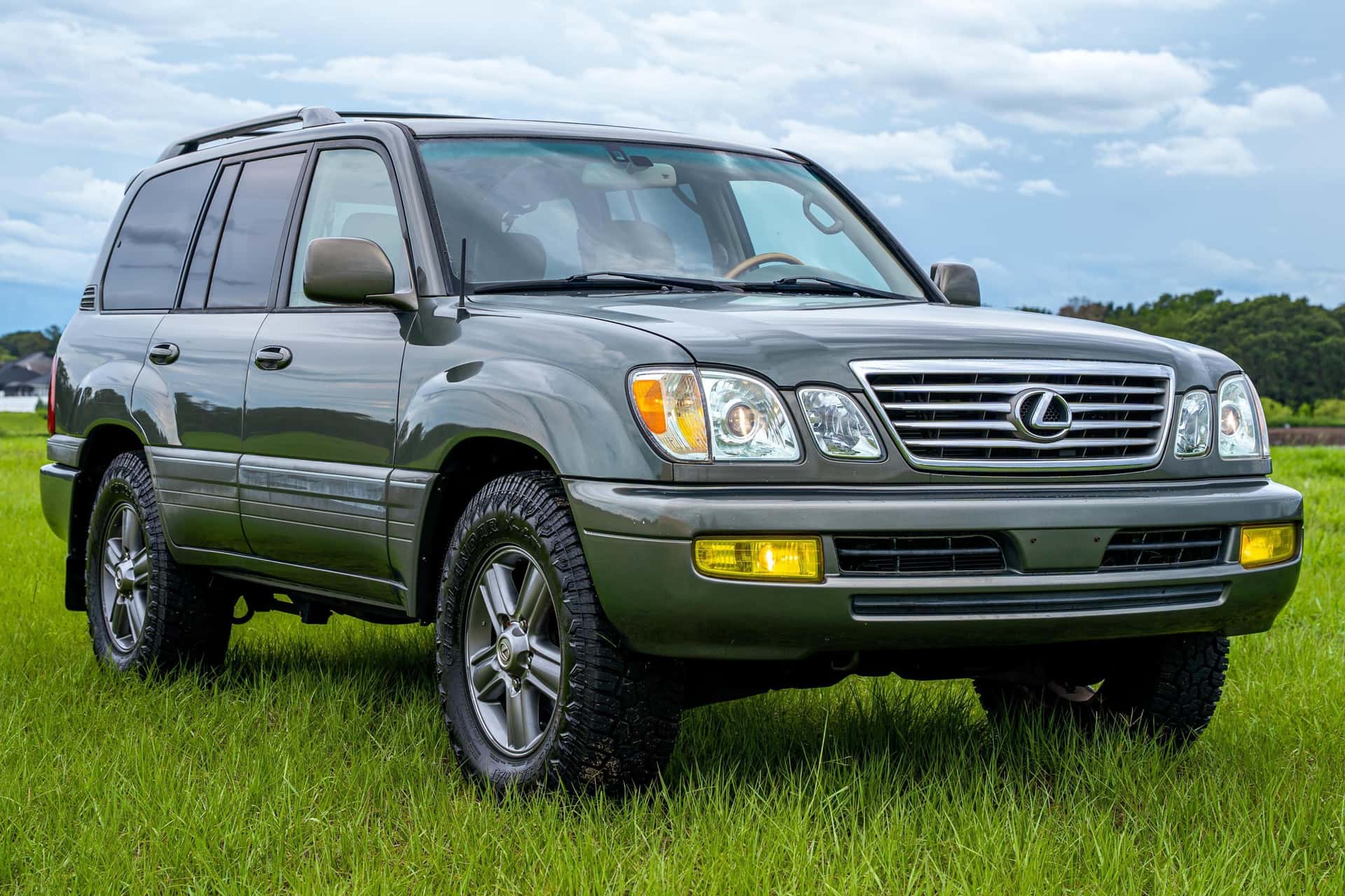 2006 Lexus LX sold for $16,055