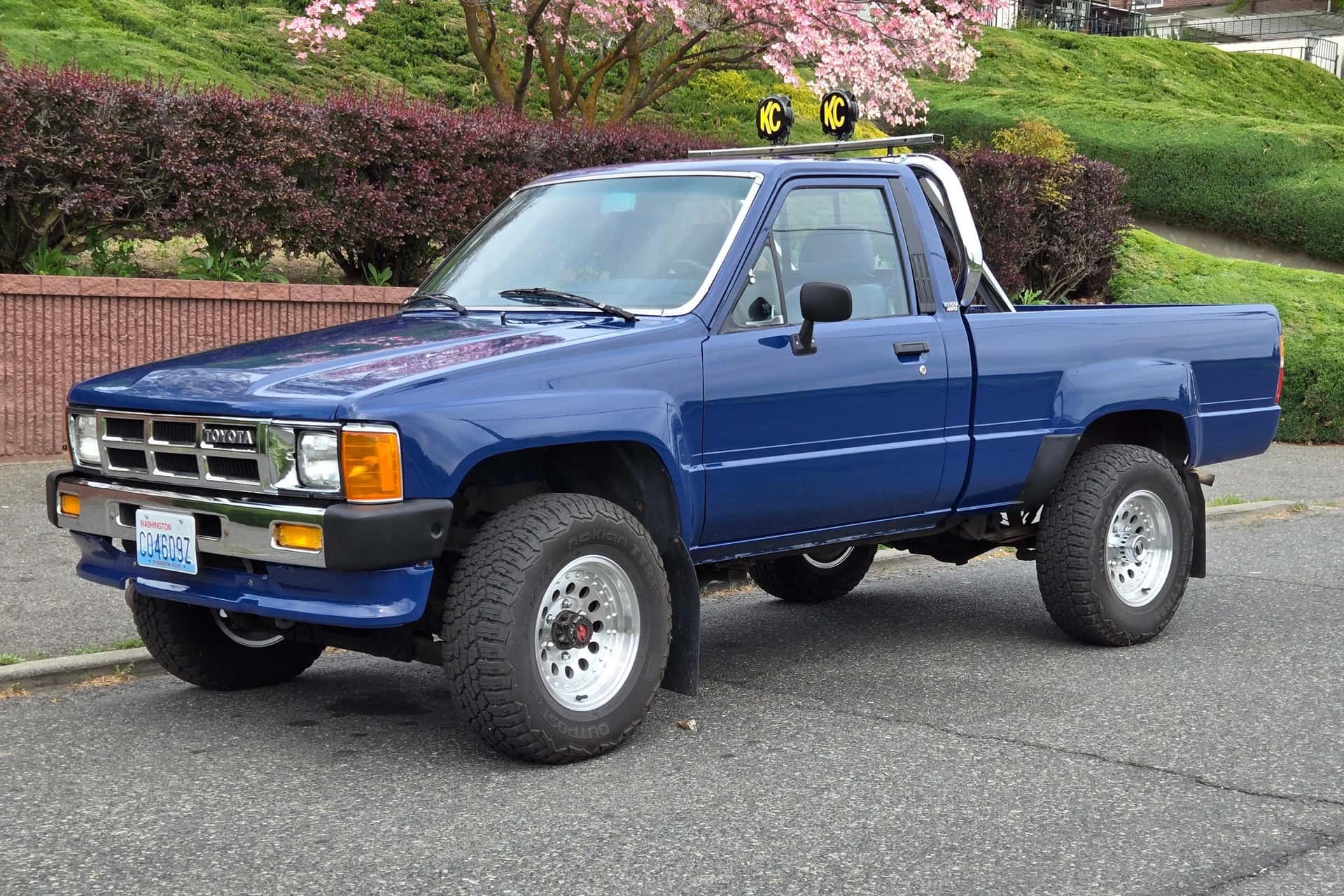1986 Toyota Pickup sold for $11,500