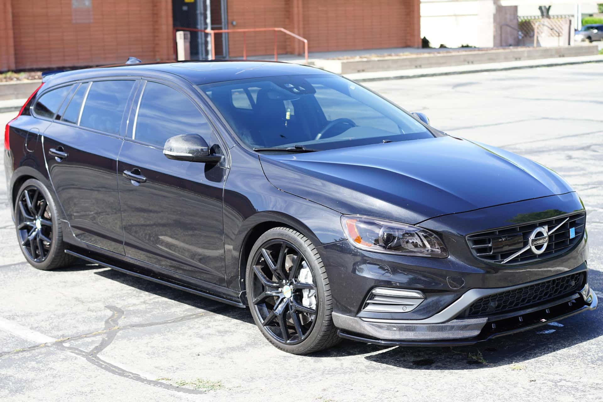 2015 Volvo V60 sold for $27,220