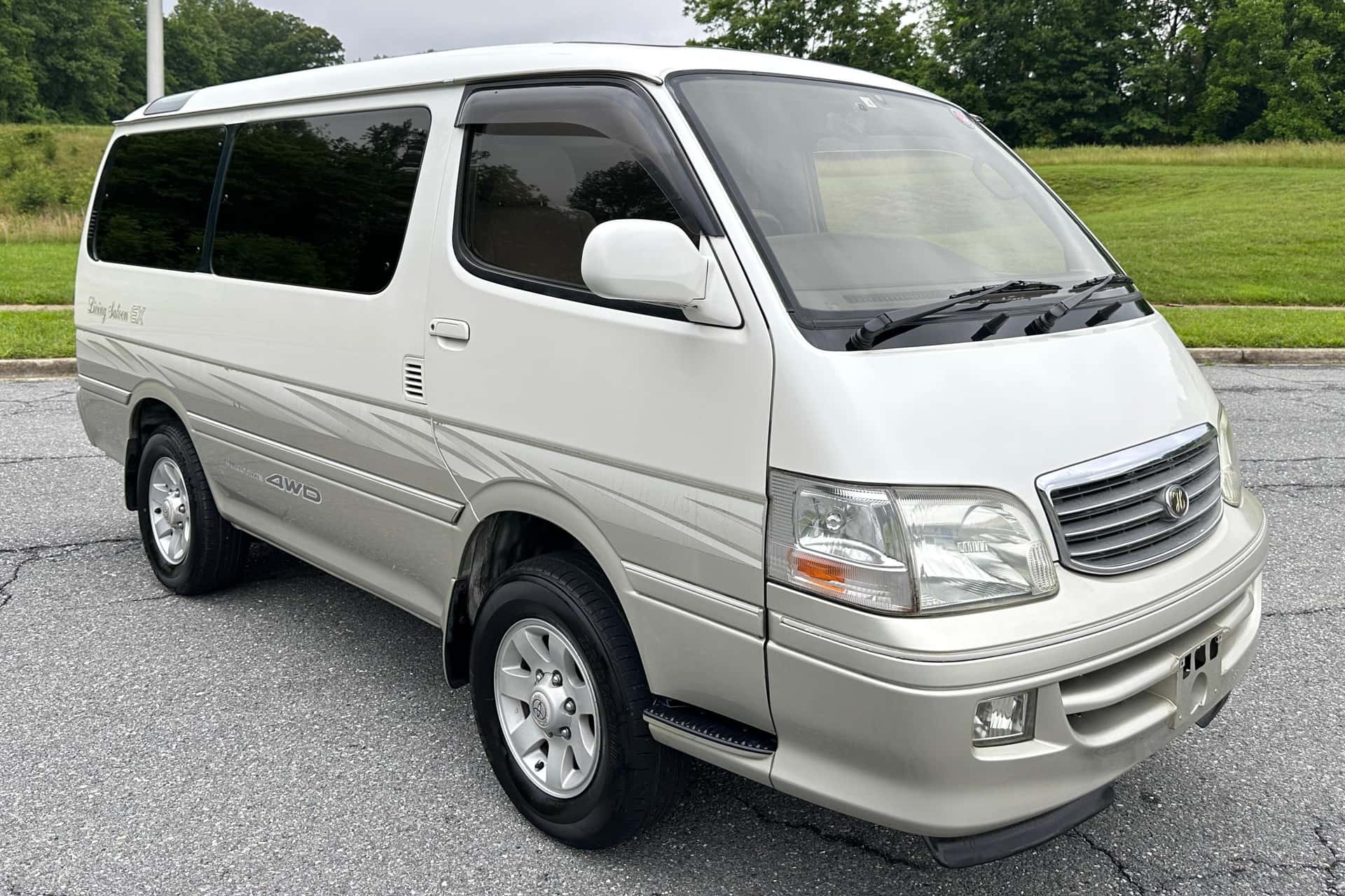 2000 Toyota HiAce sold for $12,500