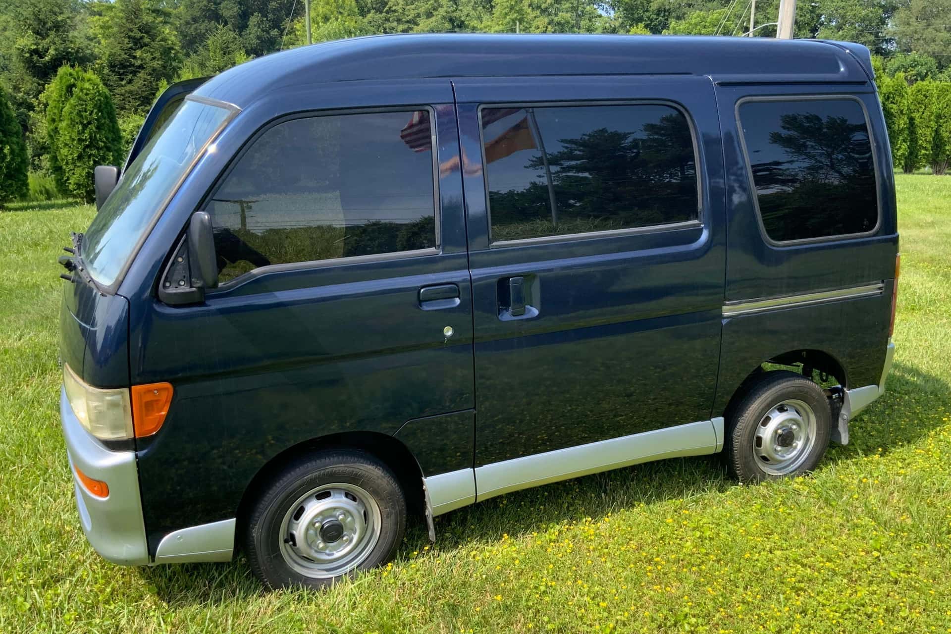 1994 Daihatsu Atrai sold for $7,100