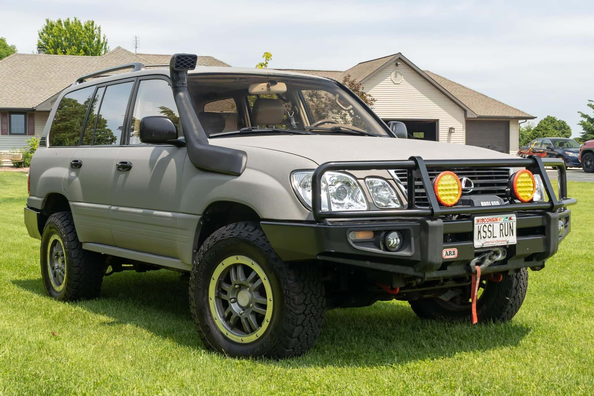 1999 Lexus LX sold for $10,100