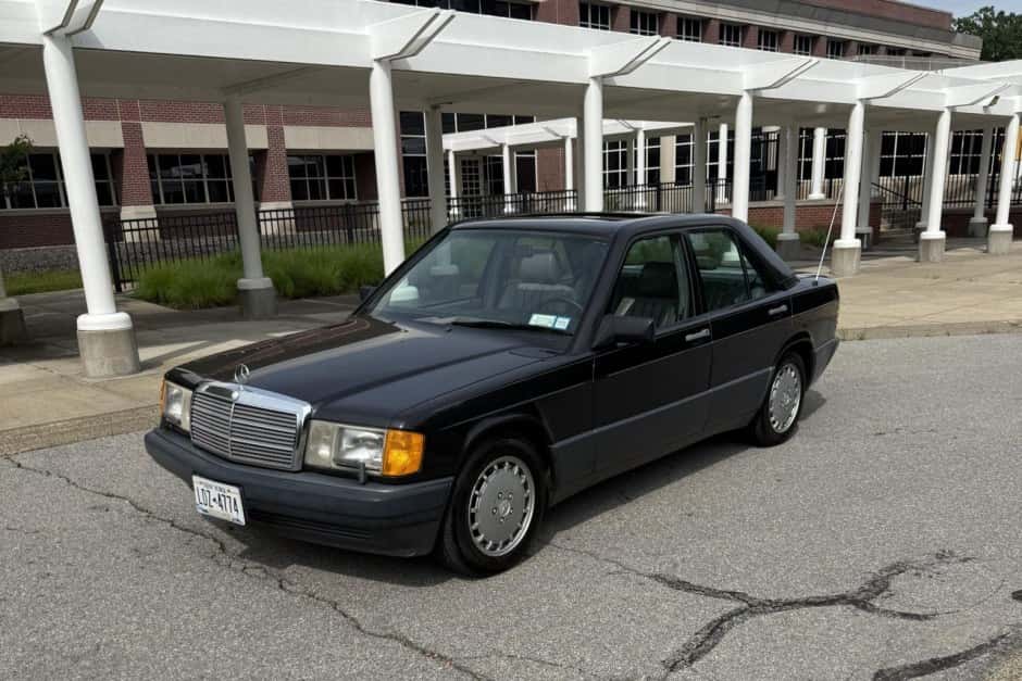 1989 Mercedes-Benz W201 190 sold for $7,900