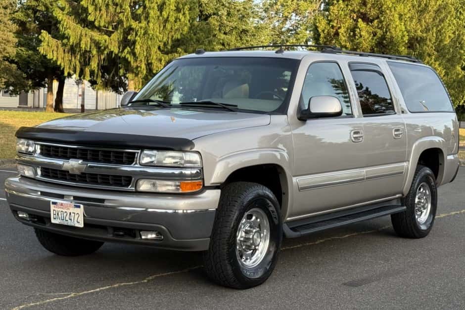2005 Chevrolet Suburban (GMT800 2000-2006) sold for $24,000