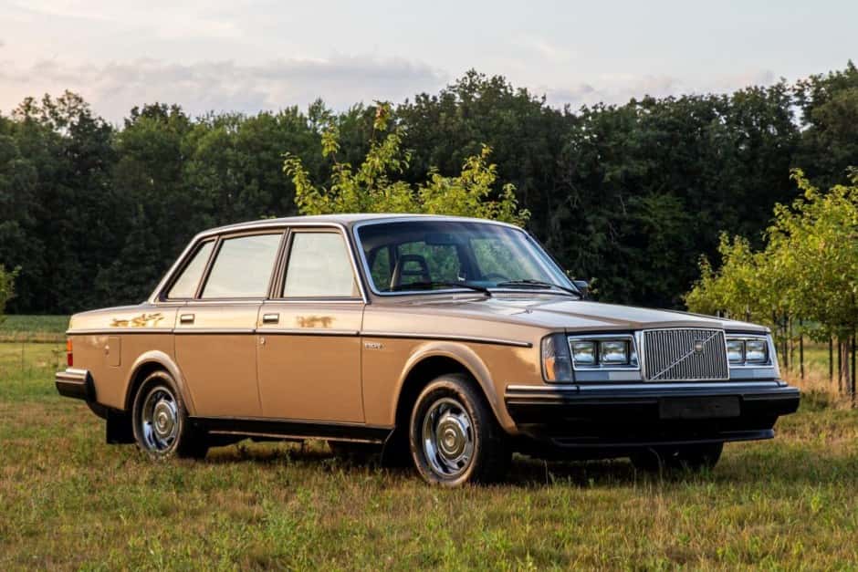 1984 Volvo 240 sold for $8,700