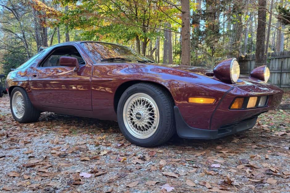 1984 Porsche 928 sold for $19,000