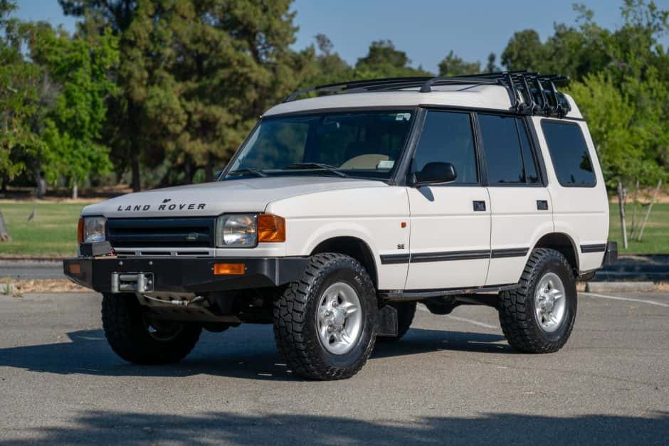 1997 Land Rover Discovery I sold for $9,600