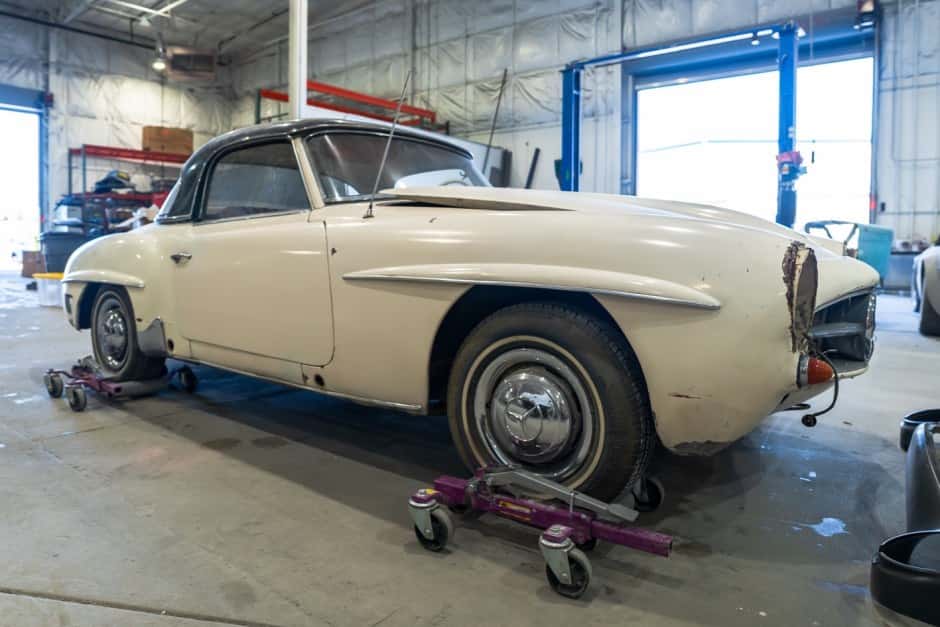 1960 Mercedes-Benz 190SL sold for $37,250