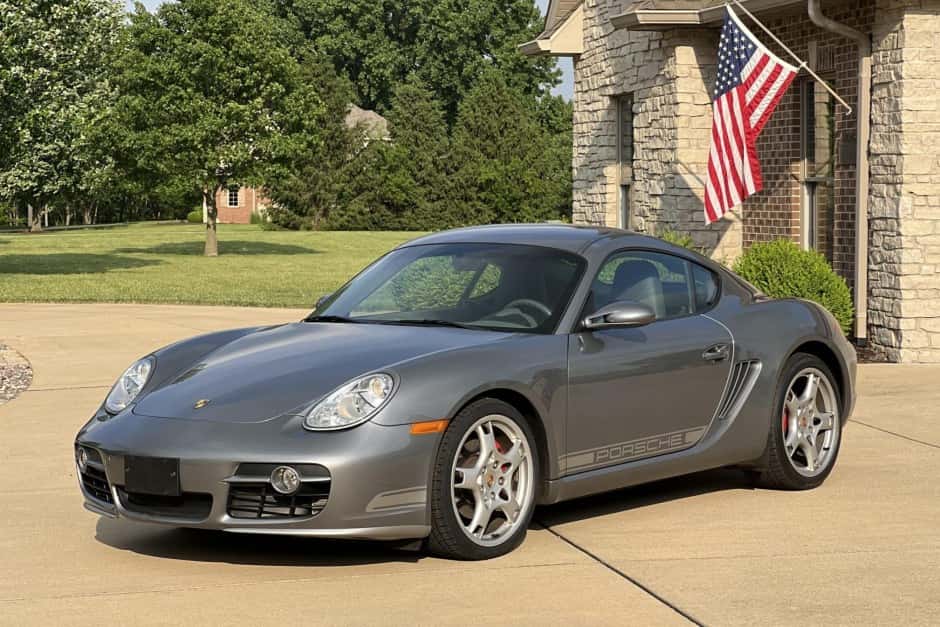 2006 Porsche 987 Cayman sold for $38,000