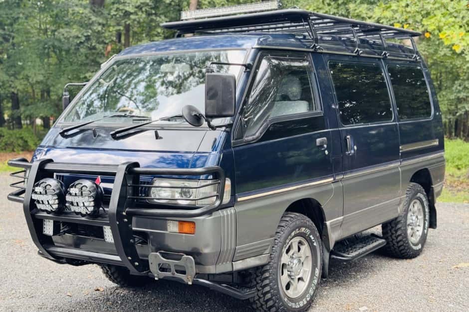 1995 Mitsubishi Delica sold for $10,850