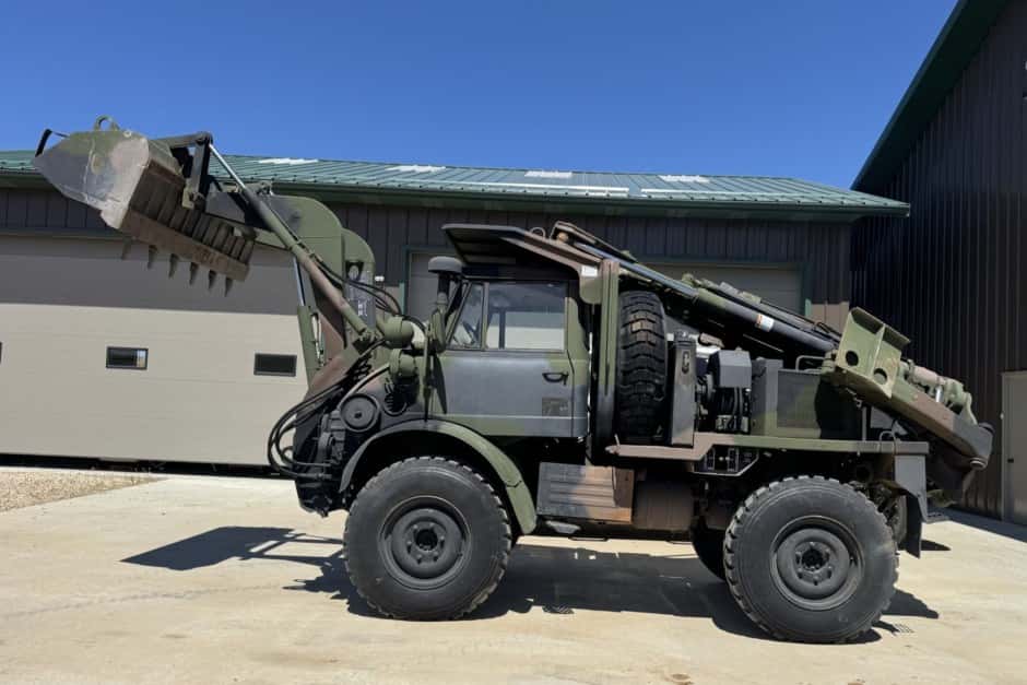 0 Mercedes-Benz Unimog sold for $33,000