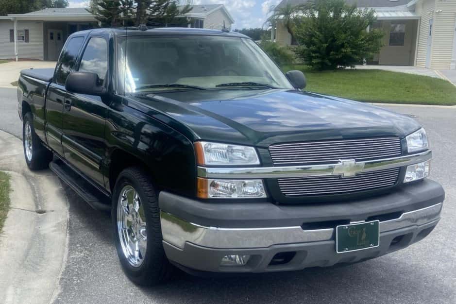 2005 Chevrolet Silverado GMT800 (1999-2007) sold for $13,999
