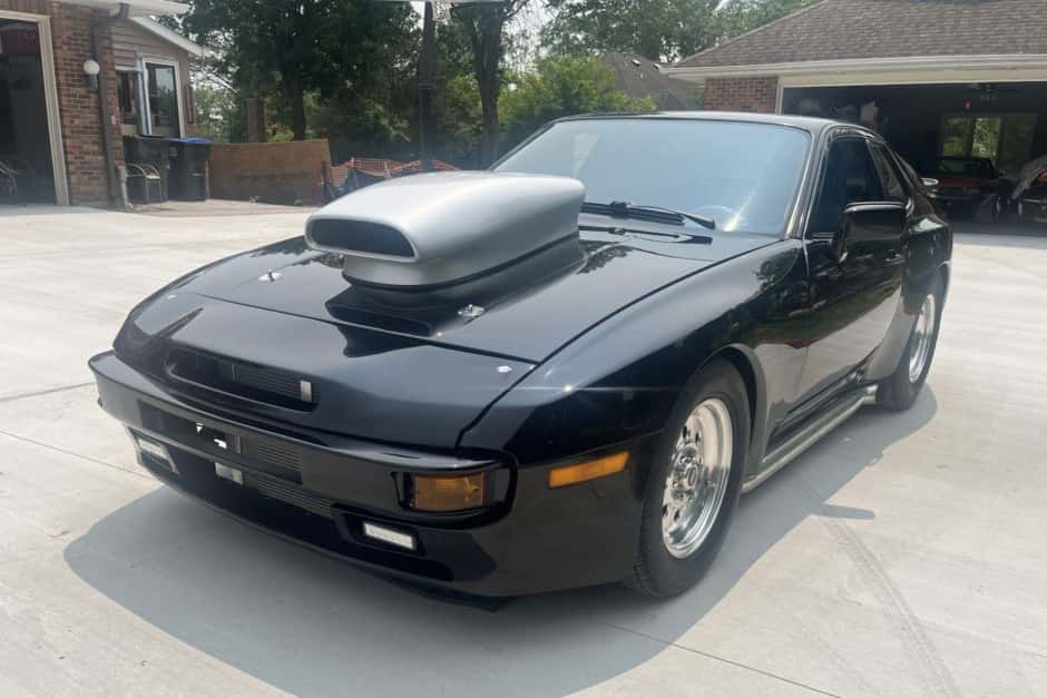 1985 Porsche 944 sold for $10,044