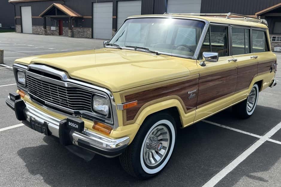 1983 Jeep SJ Wagoneer sold for $21,250
